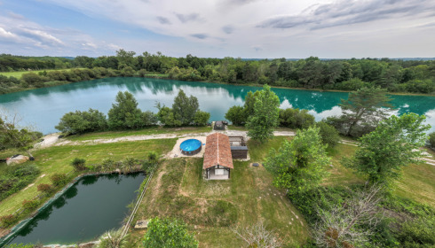 Golden Carp Lake, Big Carp Fishing France with a Social Lodge, Angler's Lodge Facilities