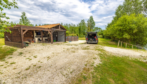 Golden Carp Lake, Big Carp Fishing France with a Social Lodge, Angler's Lodge Facilities