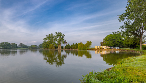 Vincons, Carp fishing in France with accommodation, lake photo 1