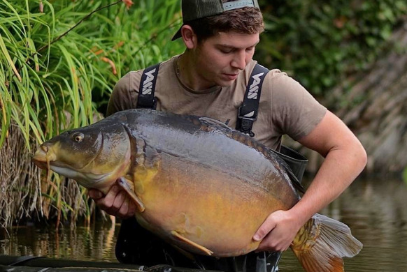 Linstant carp fishing lake in France – photo 3
