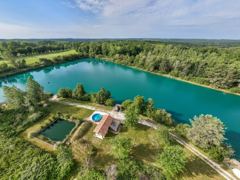 Golden Carp Lake - Big Carp Fishing France with a Social Lodge - photo 2