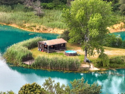 Golden Carp Lake - Big Carp Fishing France with a Social Lodge - photo 3