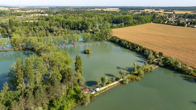 Ilot - Carp Fishing France with Lodge - photo 1