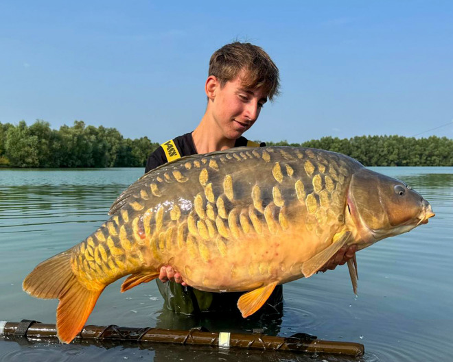Fullys Lake carp fishing lake in France – photo 2